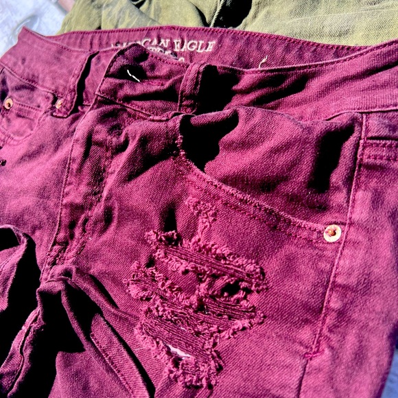 Women’s distressed shorts (8/M) American Eagle/H&M. Excellent condition-Fashion - Picture 7 of 7